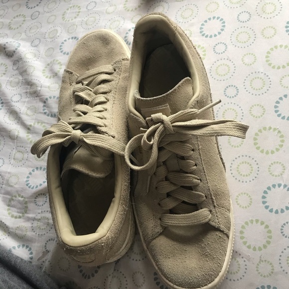 Tan Pumas - Picture 4 of 7